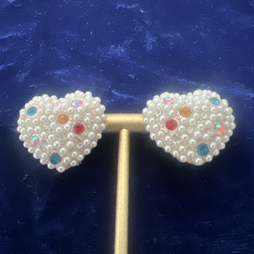 VTG Betsey Johnson Wonderland Crystal Faux Pearl‎ Heart Stud Clip Earrings